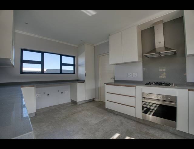 3 BEDROOM DUPLEX FOR SALE IN PALM LAKES ESTATE